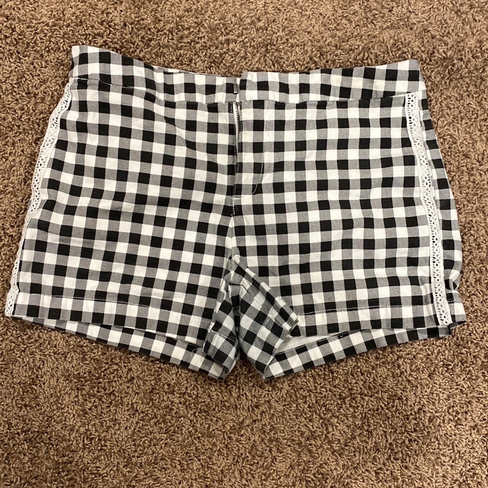 Pending- 2/20 Joe fresh checked shorts with lace siding